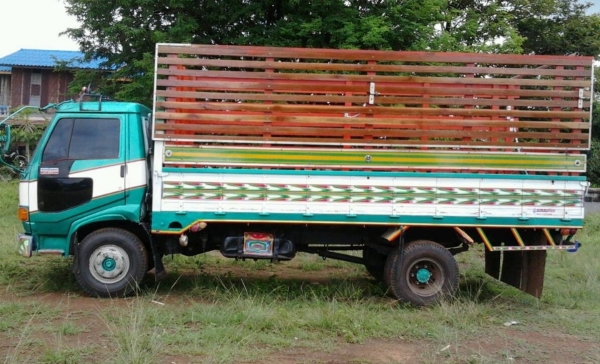 HINO FB 117 HP WO4D กระบะคอกไม้ความยาว 5 เมตรสภาพสวยจัด เครื่องแห้งแรงดีไม่มีเยิ้ม ภายในห้องเก๋งคอนโซลสวยครบ แอร์ พวงมาลัยเพาเวอร์ ช่วงล่างใหญ่คัชซีสวย เฟืองท้ายใหญ่ติด F ครบแล้ว ยาง 8.25 ขอบ 16 สภาพดี 70\% พร้อมบรรทุกพร้อมใช้งานได้เลย เอกสารทะเบียนภาษีครบ HINO FB 117 HP WO4D กระบะคอกไม้ความยาว 5 เมตรสภาพสวยจัด เครื่องแห้งแรงดีไม่มีเยิ้ม ภายในห้องเก๋งคอนโซลสวยครบ แอร์ พวงมาลัยเพาเวอร์ ช่วงล่างใหญ่คัชซีสวย เฟืองท้ายใหญ่ติด F ครบแล้ว ยาง 8.25 ขอบ 16 สภาพดี 70\% พร้อมบรรทุกพร้อมใช้งานได้เลย เอกสารทะเบียนภาษีครบ