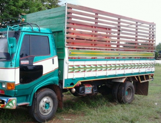 HINO FB 117 HP WO4D กระบะคอกไม้ความยาว 5 เมตรสภาพสวยจัด เครื่องแห้งแรงดีไม่มีเยิ้ม ภายในห้องเก๋งคอนโซลสวยครบ แอร์ พวงมาลัยเพาเวอร์ ช่วงล่างใหญ่คัชซีสวย เฟืองท้ายใหญ่ติด F ครบแล้ว ยาง 8.25 ขอบ 16 สภาพดี 70\% พร้อมบรรทุกพร้อมใช้งานได้เลย เอกสารทะเบียนภาษีครบ HINO FB 117 HP WO4D กระบะคอกไม้ความยาว 5 เมตรสภาพสวยจัด เครื่องแห้งแรงดีไม่มีเยิ้ม ภายในห้องเก๋งคอนโซลสวยครบ แอร์ พวงมาลัยเพาเวอร์ ช่วงล่างใหญ่คัชซีสวย เฟืองท้ายใหญ่ติด F ครบแล้ว ยาง 8.25 ขอบ 16 สภาพดี 70\% พร้อมบรรทุกพร้อมใช้งานได้เลย เอกสารทะเบียนภาษีครบ