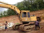 ขายรถแบ็คโฮ komatsu pc200 รุ่น2 เครื่องปั๊มเดิม ช่วงล่างดี ใบแทรค 80 เอกสารสัญญาซื้อขาย