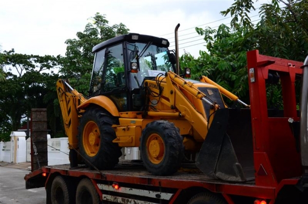 ให้เช่ารถ jcb หัวเจาะ(หน้าตักหลังขุด) งานเจาะสกัดและรถดั้ม 6 ล้อ 089-667-1444 ให้เช่ารถ jcb หัวเจาะ(หน้าตักหลังขุด) งานเจาะสกัดและรถดั้ม 6 ล้อ 089-667-1444