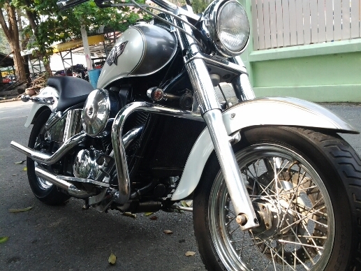 kawazaki Vulcan 400 cassic อินวอยออกชื่อคนซื้อ สีเทา-ขาว คลาสสิค สภาพสวย ตามรูป ไฟติดหมด เสียงลั่นทุ่ง ชุบเยอะ ของแต่งตามรูป เครื่องแน่น เปิดราคา 78000 สนใจติดต่อ 080-0184-801 บัติลพบุรี รับเทิร์น ครับ ขับรถอะไรอยู่ เบื่อๆ ก็มาเทิร์นครับ