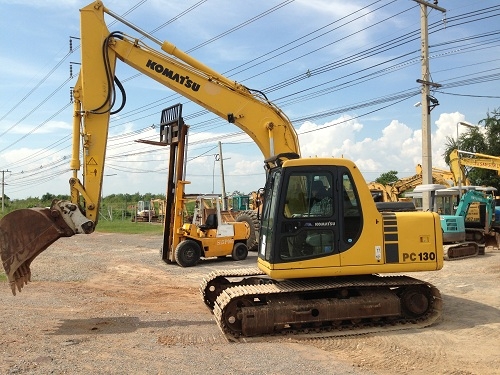 ขาย รถแบคโฮ KOMATSU PC130-6K ชมVDOการทำงานได้ครับ นำเข้าจากญี่ปุ่น รถปี2001 ติดต่อ 081-2990958