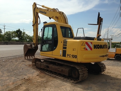 ขาย รถแบคโฮ KOMATSU PC130-6K ชมVDOการทำงานได้ครับ นำเข้าจากญี่ปุ่น รถปี2001 ติดต่อ 081-2990958