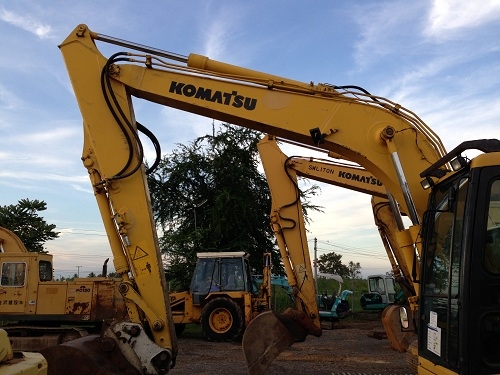ขาย รถแบคโฮ KOMATSU PC130-6K ชมVDOการทำงานได้ครับ นำเข้าจากญี่ปุ่น รถปี2001 ติดต่อ 081-2990958