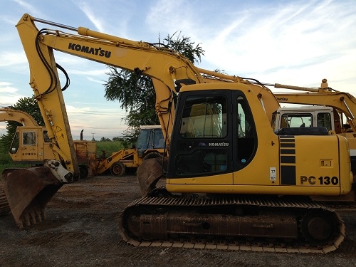 ขาย รถแบคโฮ KOMATSU PC130-6K ชมVDOการทำงานได้ครับ นำเข้าจากญี่ปุ่น รถปี2001 ติดต่อ 081-2990958