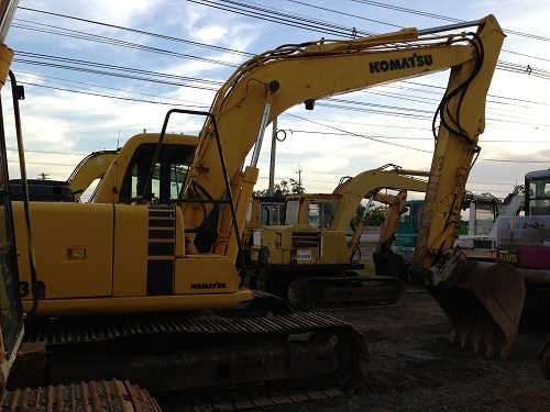 ขาย รถแบคโฮ KOMATSU PC130-6K ชมVDOการทำงานได้ครับ นำเข้าจากญี่ปุ่น รถปี2001 ติดต่อ 081-2990958