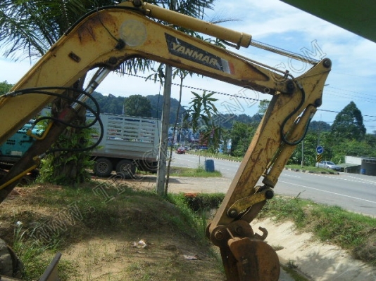 รถแบคโฮ ยี่ห้อ YANMAR