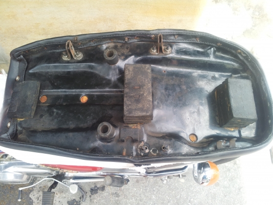 ขาย เบอะcb175/เบอะc70/ไฟหน้าชาลี/คาบูใส่dt125/กระจกคลับแมน ด่วนๆ