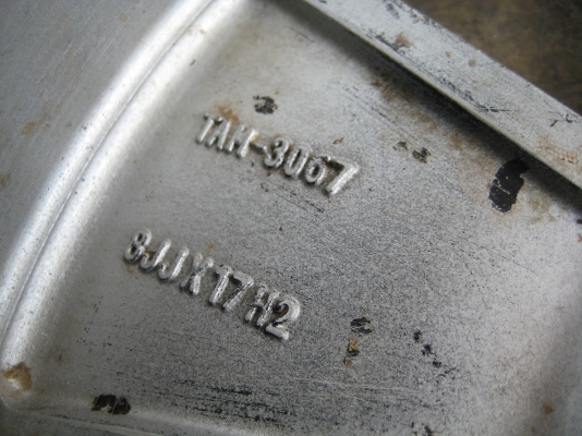 ขายแม็ก17 กว้าง 8 นิ้ว 5รู 120 เดิมใส่บีเอ็มครับ ขายแม็ก17 กว้าง 8 นิ้ว 5รู 120 เดิมใส่บีเอ็มครับ