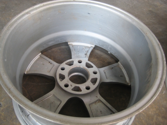 ขายแม็ก17 กว้าง 8 นิ้ว 5รู 120 เดิมใส่บีเอ็มครับ ขายแม็ก17 กว้าง 8 นิ้ว 5รู 120 เดิมใส่บีเอ็มครับ