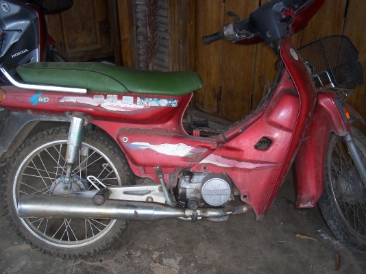 ขายรถดริม 100สีเเดงมีเล่มทะเบียนชุดโอนพร้อม ภาษีขาดต่อ7ปี