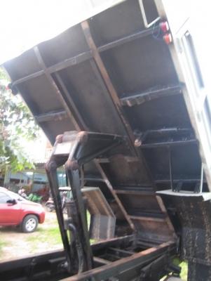 ขายรถบรรทุก 6 ล้อ ดัมพ์  HINO FC120  เครื่อง 120 แรงม้า ปี 39  สภาพสวยพร้อมใช้งานครับ