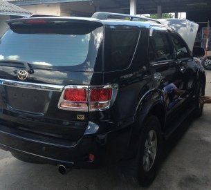 ขาย FORTUNER AUTO 4WD ปี 05 สีดำ