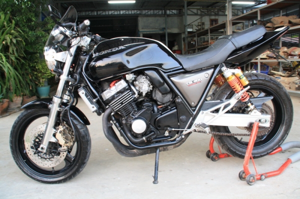 ขาย CB 400 ปี 97 สรรพสามิต เครื่องดี สีเดิม สภาพจบๆ 78000