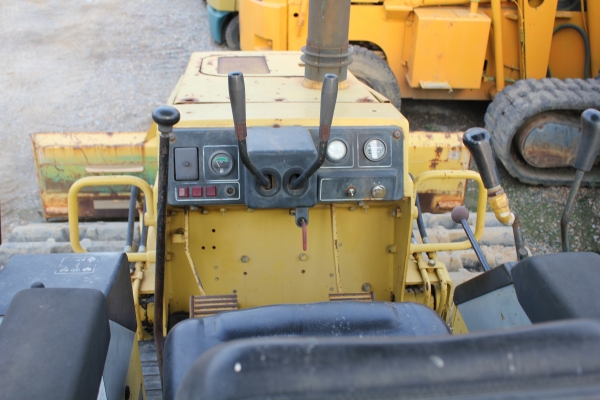 รถดันดิน KOMATSU D20PG รถนอก สวย สภาพเดิม รถดันดิน KOMATSU D20PG รถนอก สวย สภาพเดิม