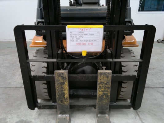 ขายรถฟอร์คลีฟท์ TOYOTA  7FD25 เสา 3เมตร เกียร์ออโต้ปี2005 รถนอกนำเข้า สวยราคาไม่แพงครับติดต่อ มานะ 085-9049669