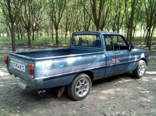 มาสด้า 1400  5 เกียร์ รถสวย ๆ พร้อมใช้งาน