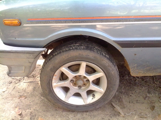 มาสด้า 1400  5 เกียร์ รถสวย ๆ พร้อมใช้งาน