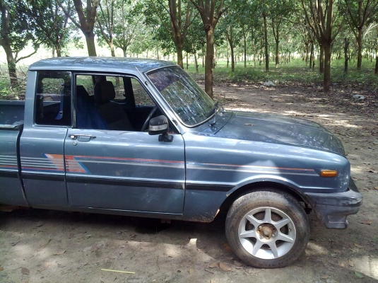 มาสด้า 1400  5 เกียร์ รถสวย ๆ พร้อมใช้งาน