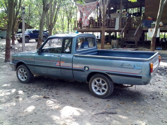 มาสด้า 1400  5 เกียร์ รถสวย ๆ พร้อมใช้งาน