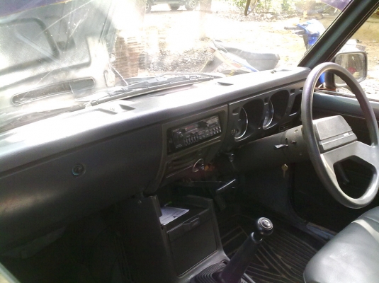 มาสด้า 1400  5 เกียร์ รถสวย ๆ พร้อมใช้งาน