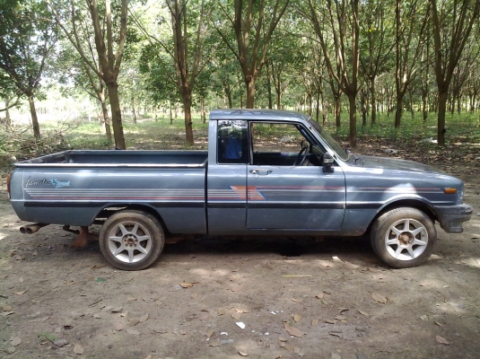 มาสด้า 1400  5 เกียร์ รถสวย ๆ พร้อมใช้งาน