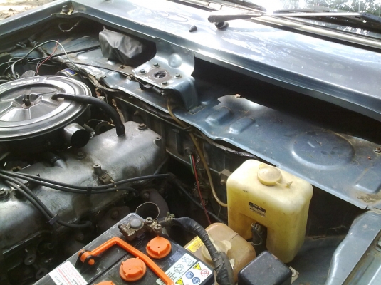 มาสด้า 1400  5 เกียร์ รถสวย ๆ พร้อมใช้งาน