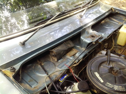 มาสด้า 1400  5 เกียร์ รถสวย ๆ พร้อมใช้งาน