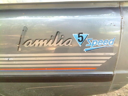 มาสด้า 1400  5 เกียร์ รถสวย ๆ พร้อมใช้งาน