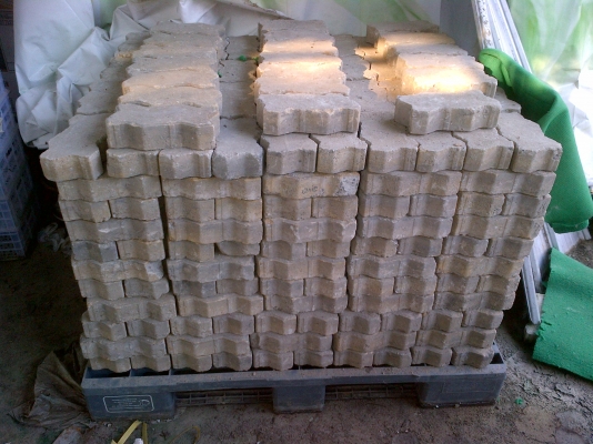 ขายอิฐตัวหนอนจำนวนมาก ราคาถูก โทร 084-055-7743