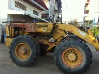 ขายรถตัก KOMATSU JH30B&rlm; สภาพดี พร้อมใช้งาน สนใจติดต่อคุณรัตนศักดิ์ โทร.081-7621704