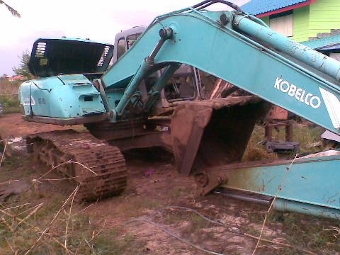 ขายรถแบคโฮ KOBELCO sk 200-5 superรถสวยสภาพดีเอกสารอินวอยท์ช่วงล่างดีแต่โดนขโมยชุดไฟ ขายรถแบคโฮ KOBELCO sk 200-5 superรถสวยสภาพดีเอกสารอินวอยท์ช่วงล่างดีแต่โดนขโมยชุดไฟ