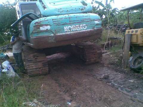 ขายรถแบคโฮ KOBELCO sk 200-5 superรถสวยสภาพดีเอกสารอินวอยท์ช่วงล่างดีแต่โดนขโมยชุดไฟ ขายรถแบคโฮ KOBELCO sk 200-5 superรถสวยสภาพดีเอกสารอินวอยท์ช่วงล่างดีแต่โดนขโมยชุดไฟ