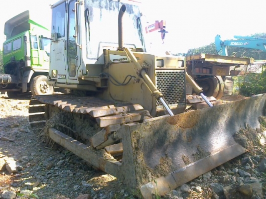 ขายรถแทรคเตอร์ MITSUBISHI  BD2H รถสวยสภาพเก่านอกมีตู้เก๋งแอร์พร้อมราคาถูก