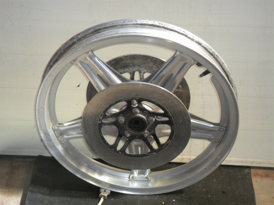 ขายล้อหน้า CB 750 จานครบติดต่อ 0876356785