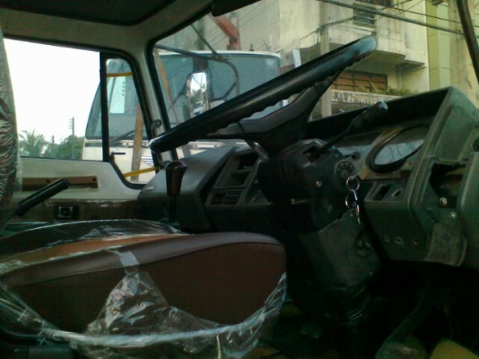 ขายหัวรถ 6 ล้อ ฮีโน่   ขายเฉพาะหัว  ตัวรถไม่ขาย     สนใจติดต่อ 081-6079515