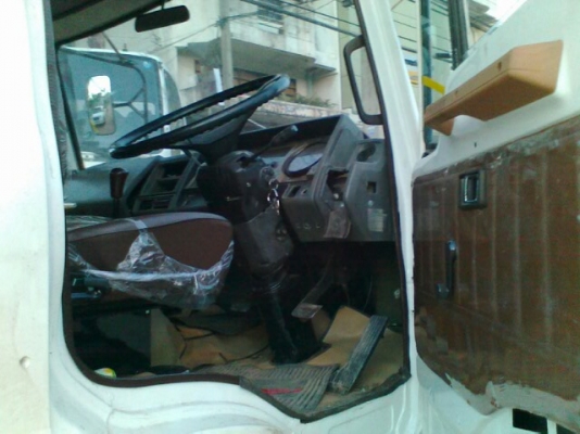 ขายหัวรถ 6 ล้อ ฮีโน่   ขายเฉพาะหัว  ตัวรถไม่ขาย     สนใจติดต่อ 081-6079515