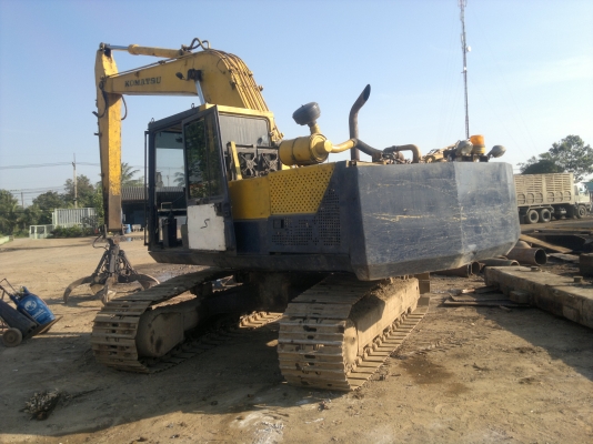 ขายด่วน KOMATSU PC 200-3 พร้อมหัวครีบเหล็ก+บุ้งกี๋
