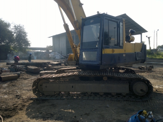 ขายด่วน KOMATSU PC 200-3 พร้อมหัวครีบเหล็ก+บุ้งกี๋