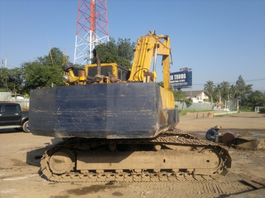 ขายด่วน KOMATSU PC 200-3 พร้อมหัวครีบเหล็ก+บุ้งกี๋