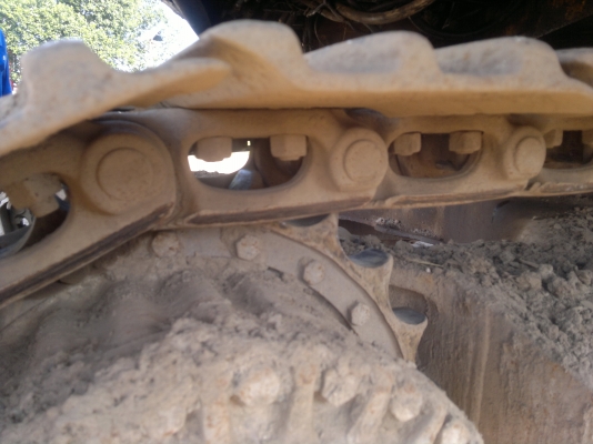 ขายด่วน KOMATSU PC 200-3 พร้อมหัวครีบเหล็ก+บุ้งกี๋