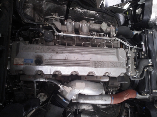 รถบรรทุกฟูโซ่ป้ายแดง