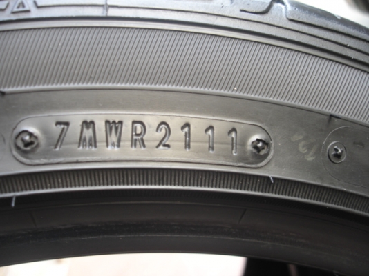 dunlop lm 703 215 45 17ปี11มี 1คู่สภาพสวยๆ