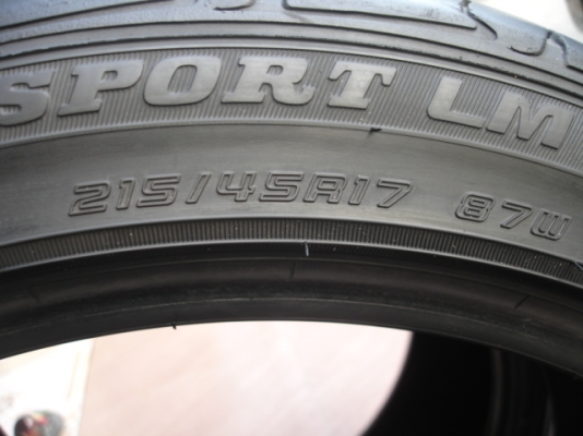 dunlop lm 703 215 45 17ปี11มี 1คู่สภาพสวยๆ