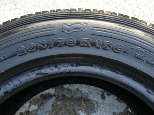 ขายยางMICHELIN VANPIX 205/70/15 2011 ดอกเต็มๆ0895238979