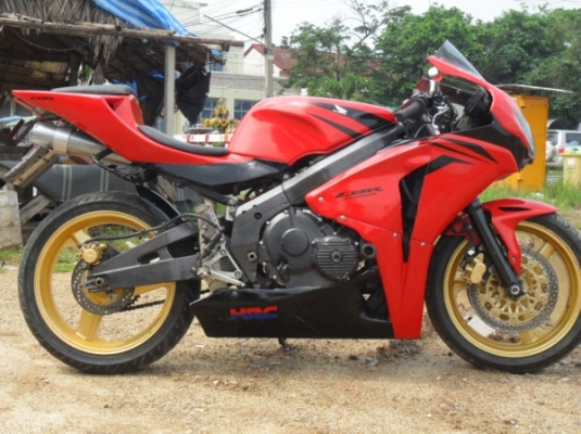 ขาย CBR 400 ทะเบียนแท้ ชุดโอนครบ ต่อรองได้