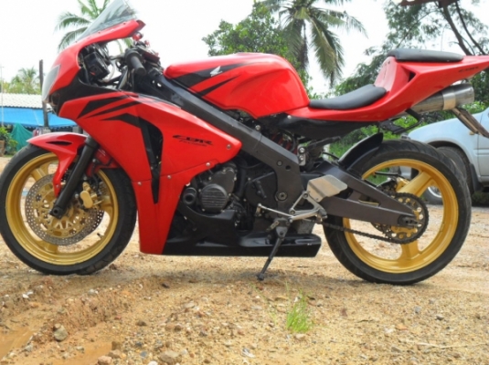 ขาย CBR 400 ทะเบียนแท้ ชุดโอนครบ ต่อรองได้ ขาย CBR 400 ทะเบียนแท้ ชุดโอนครบ ต่อรองได้