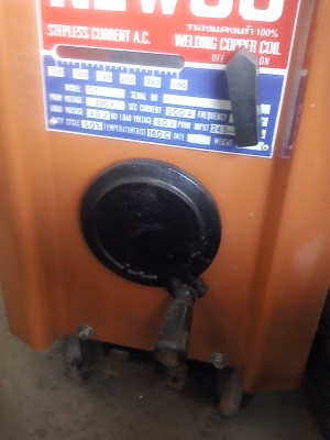 เครื่องเชื่อมไฟฟ้า NEWGO ขนาดกระแสเชื่อมที่ 300A. ลวดเชื่อม สภาพใหม่มาก(มีเครื่องเดียว)