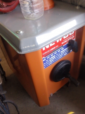 เครื่องเชื่อมไฟฟ้า NEWGO ขนาดกระแสเชื่อมที่ 300A. ลวดเชื่อม สภาพใหม่มาก(มีเครื่องเดียว)