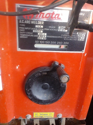 เครื่องเชื่อมไฟฟ้า MATA ขนาดกระแสเชื่อมที่ 300A. ลวดเชื่อม สภาพใหม่มาก(มี2เครื่อง)